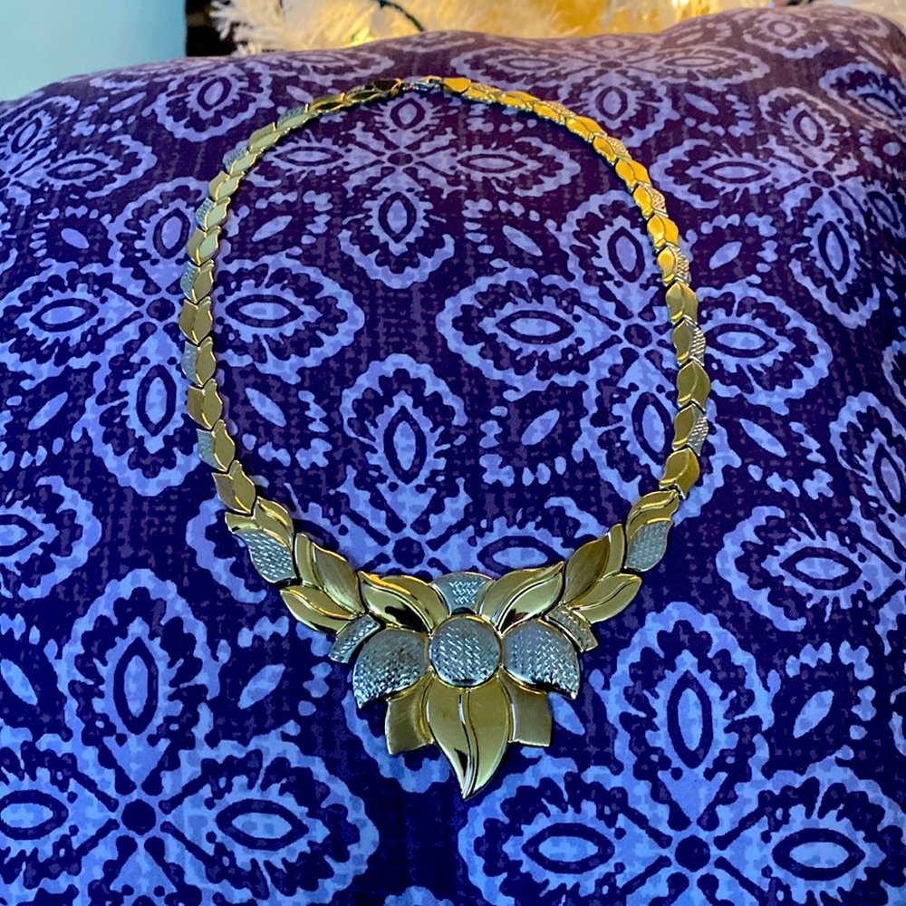 Medium 10K Flower Necklace